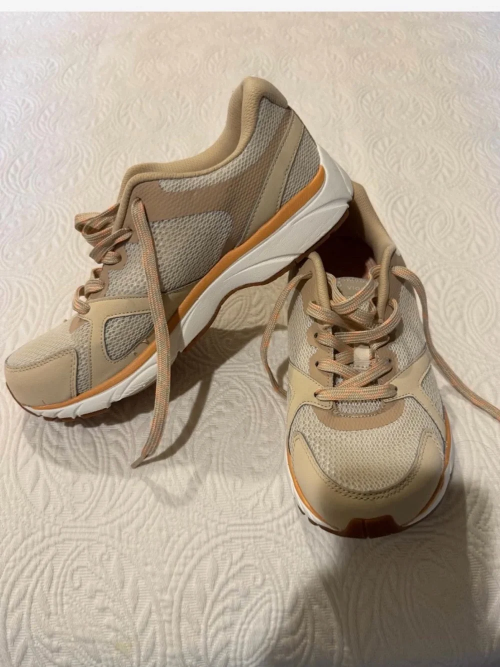 Vionic Tokyo Crème /Beige Athletic Sneakers